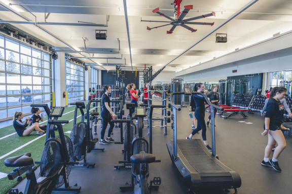 Students working out in the Strength and Condition Centre