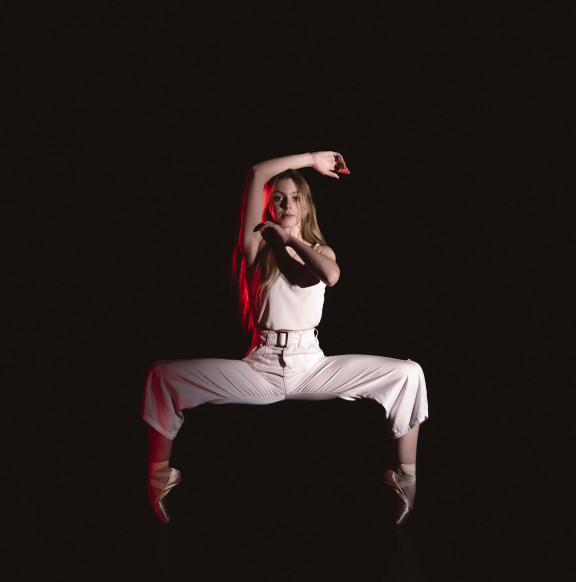 A dancer posing on pointe