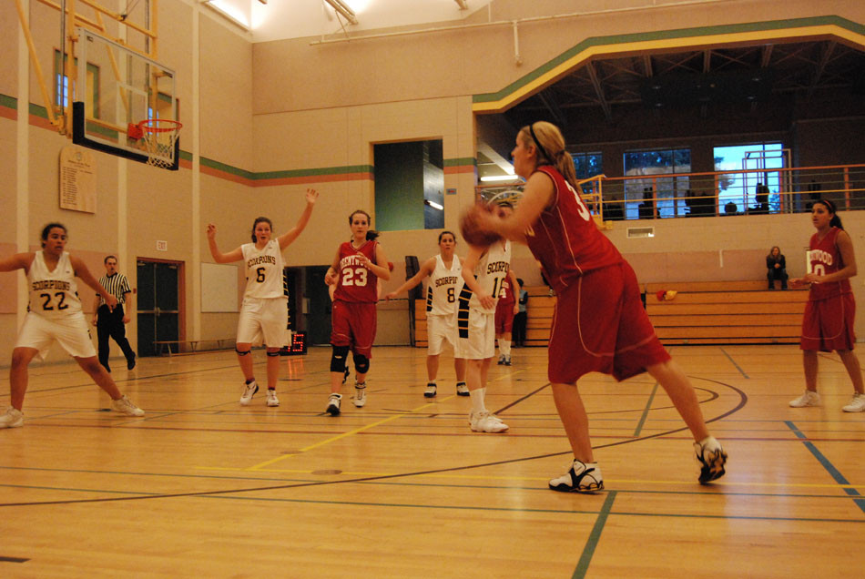 Senior Girls end league play with an exciting win