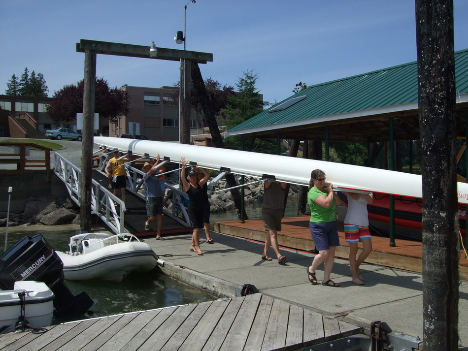 Class of ’89 defeats Class of ’79 in “Tip the Coxswain” rowing race