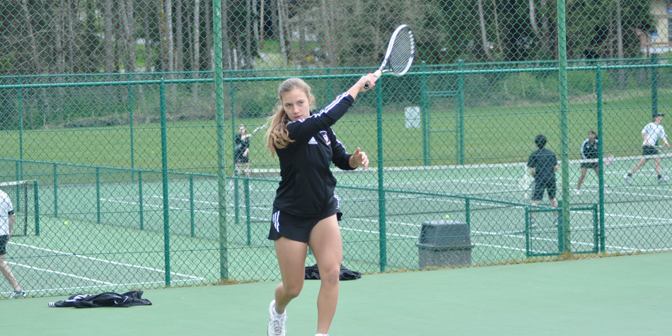 Tennis Team Loses to Claremont in Close Exhibition Match