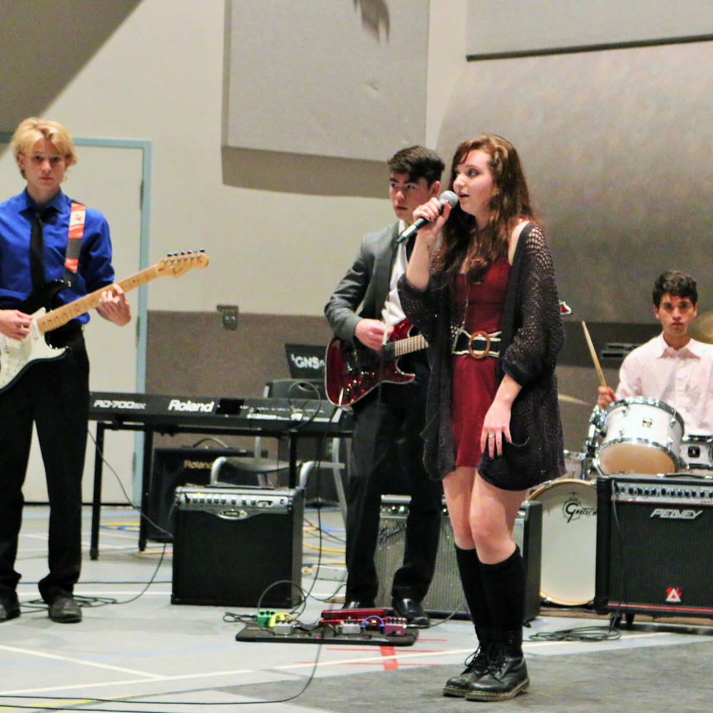 Comp Band Hits Vic