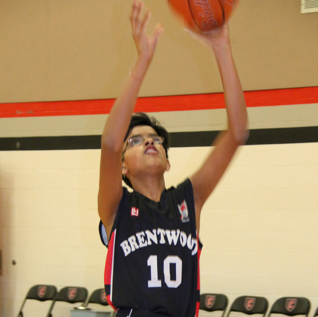 Junior B Boys Basketball Splits Opening Pair