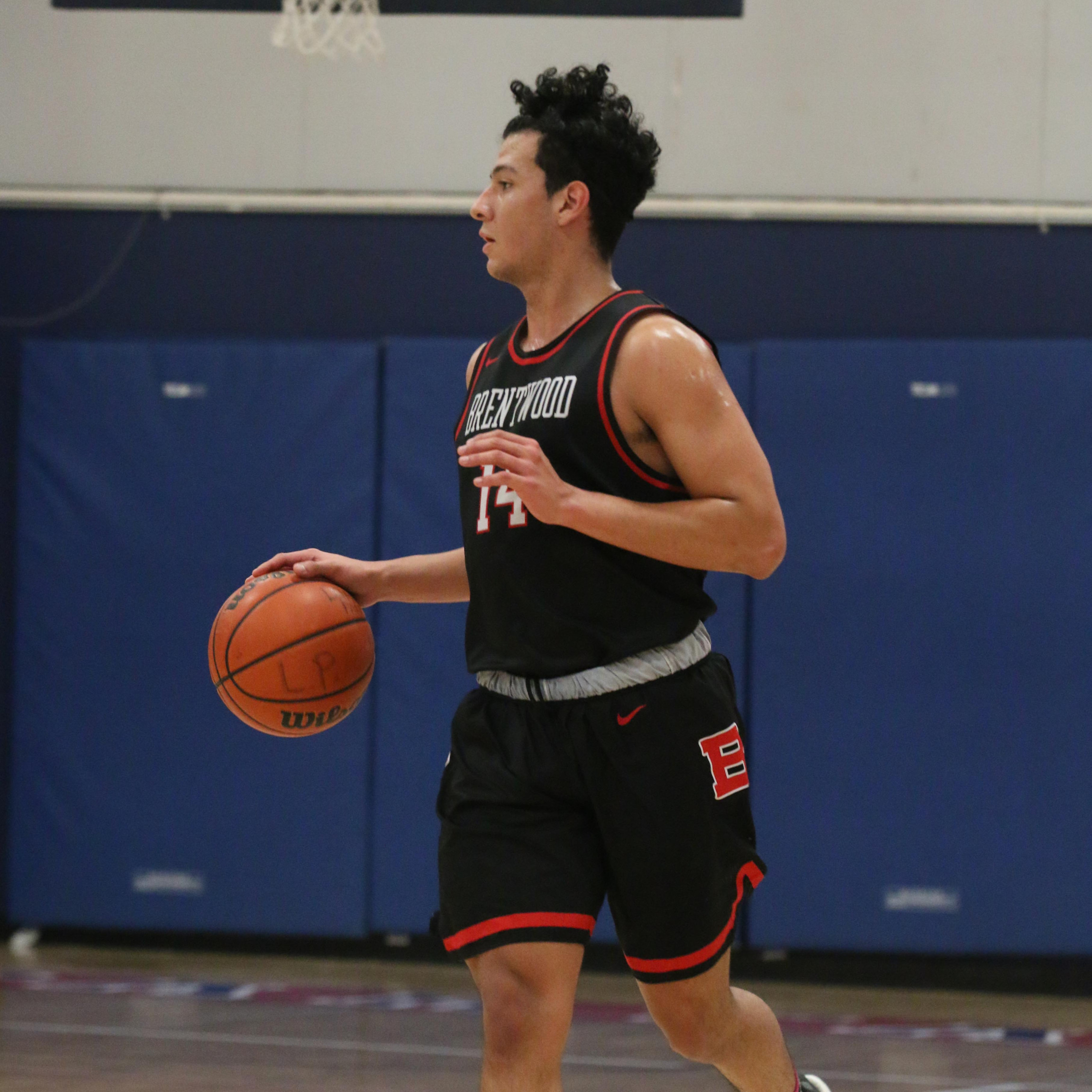 Senior Boys Bball Gets Going