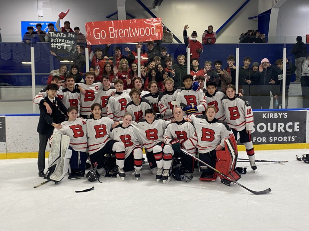 Showcase Hockey: Highlighting School Pride!
