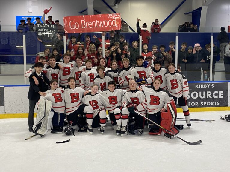 Showcase Hockey: Highlighting School Pride!