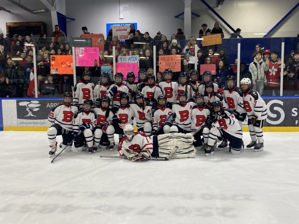Showcase Hockey: Highlighting School Pride!
