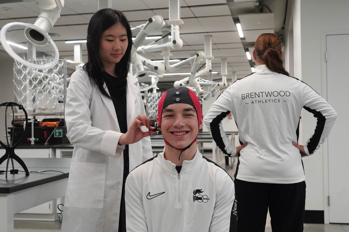 Neuroscience students at Brentwood College School science superlab