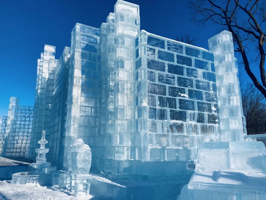 Ice Palace / Palais de glace